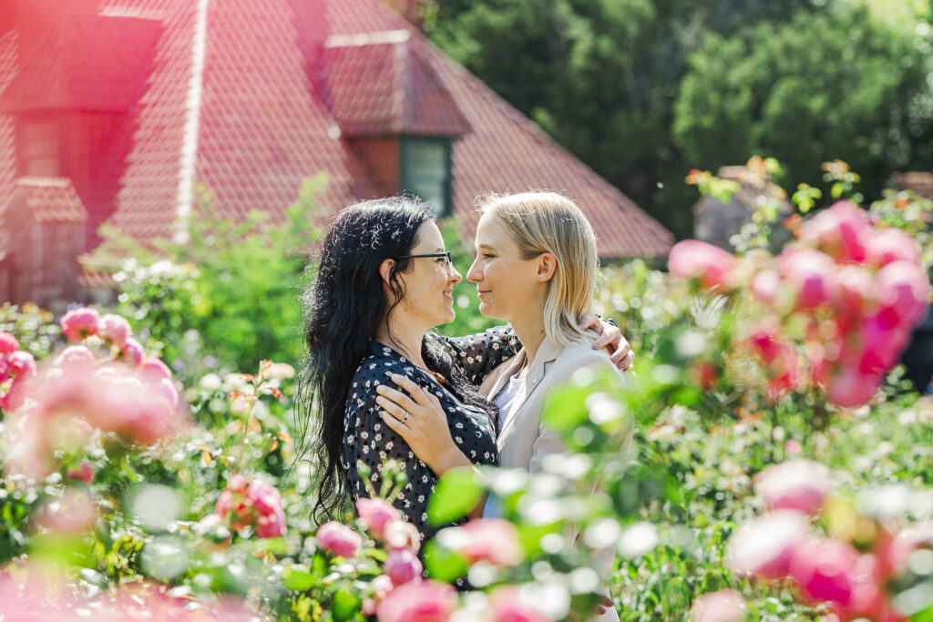 lesbian couple kissing in Biltmore rose garden