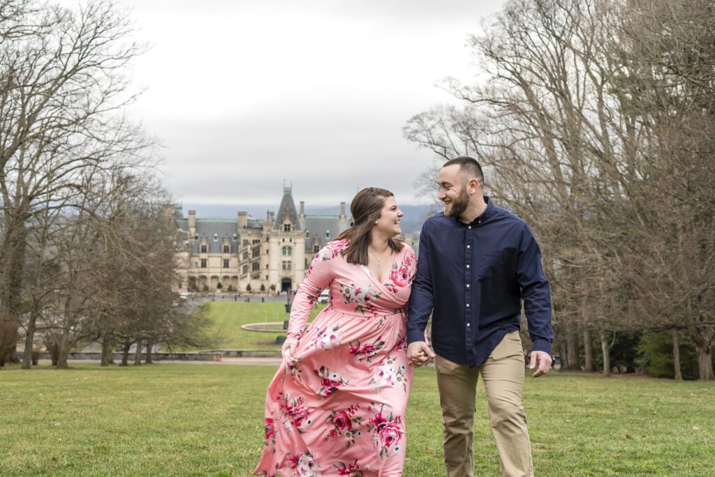 Couple at dianan high lawn at biltmore estate with estate in background